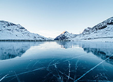 【覃海美】绝色女神变金主骚鸡！嫩逼内射爽翻天，完事还要抠出B里的精子吃下！